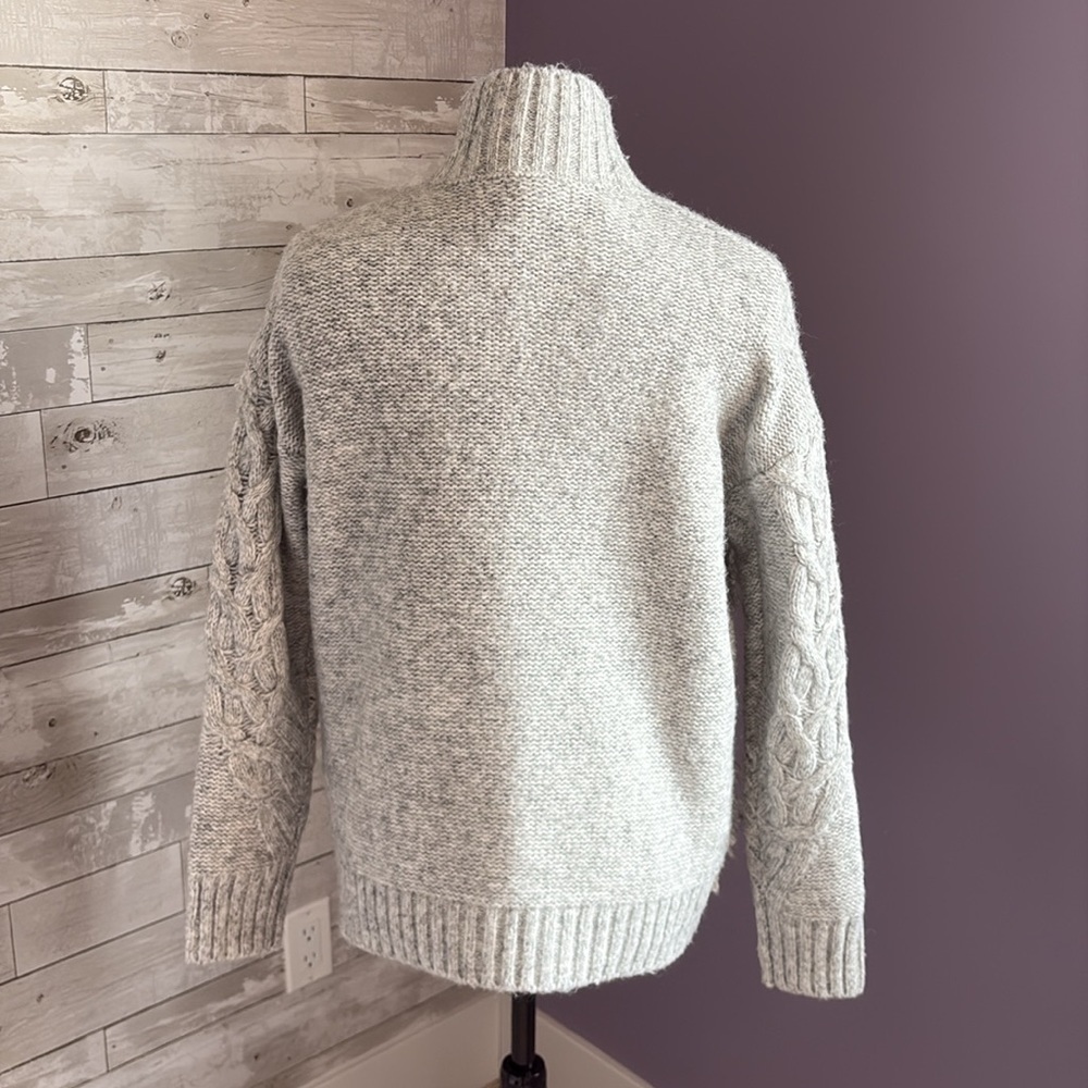 NWT RW&CO. Gray Cable Knit Sweater - Picture 2 of 11